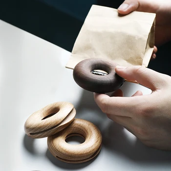 

Creative Food Sealing Clip Moisture-proof Doughnut Shape For Kitchen Snack Bag Beech Black Walnut Wood Kitchen Decoration