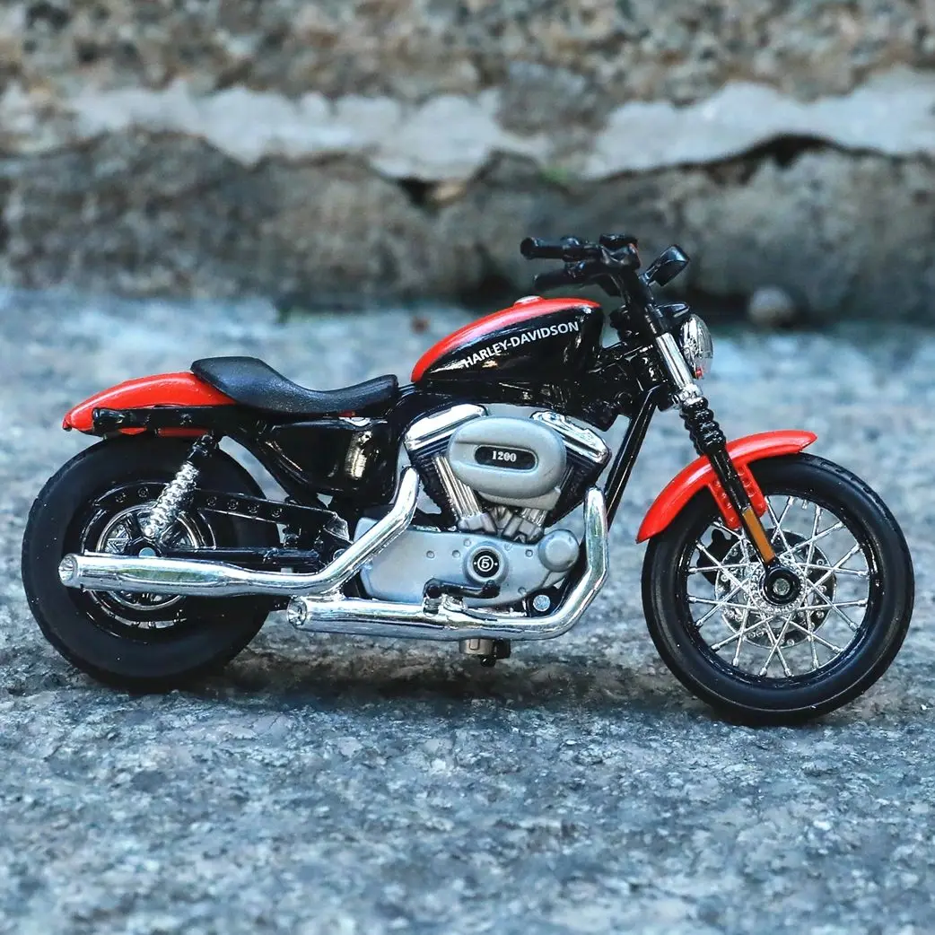Harley Davidson 2007 Nightster 1/24 Scale Model 