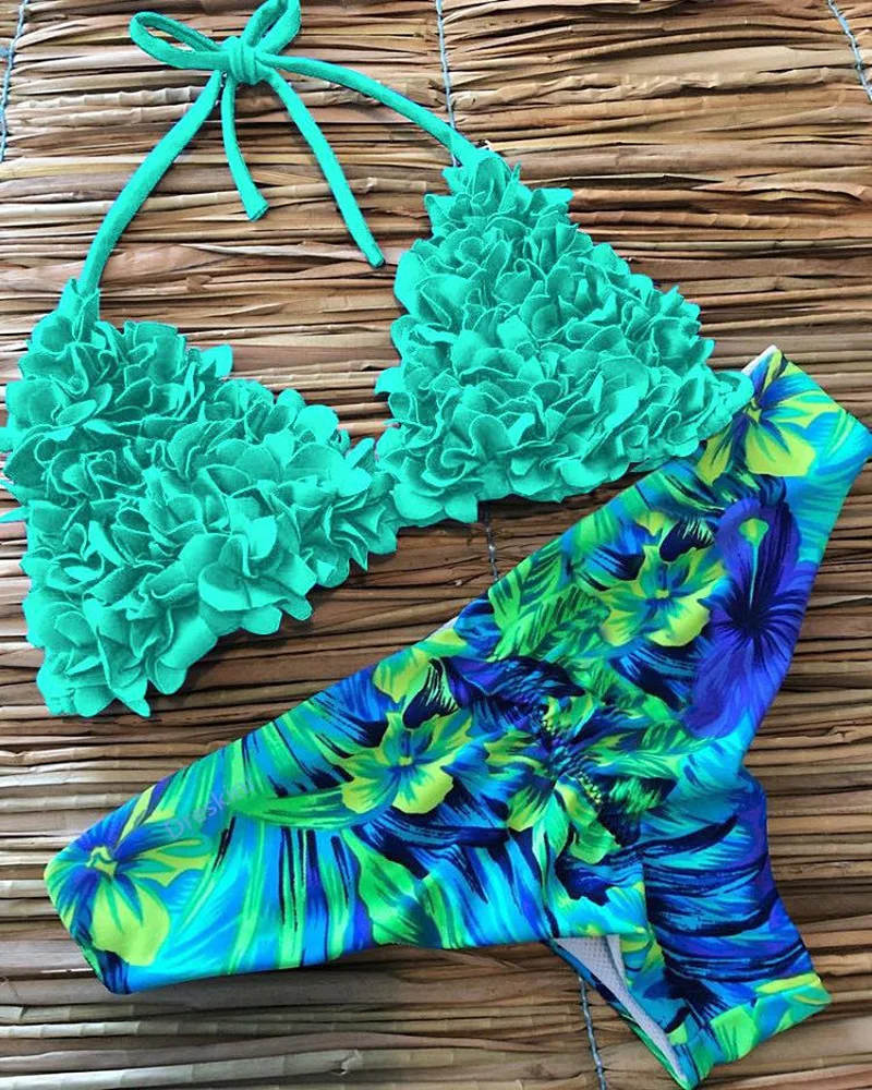 10871576687_205231275