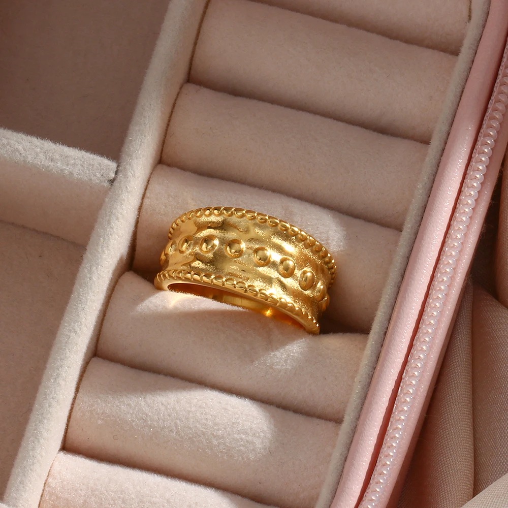 【話題:水中OK:色あせなし】AVARIA☆Amaia Gold Croissant 指輪 Croissant Huggie Earrings – Avaria
