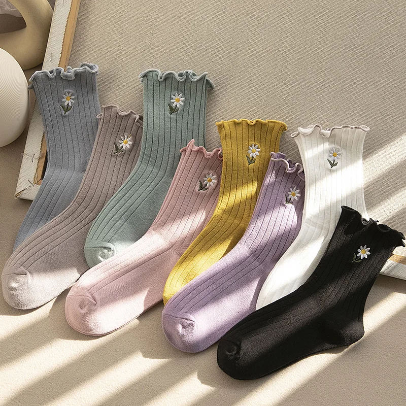 

Streetwear Little daisies Embroider Cute lace Socks Women Japanese Korean Harajuku Style Kawaii Socks Autumn Winter for Ladies