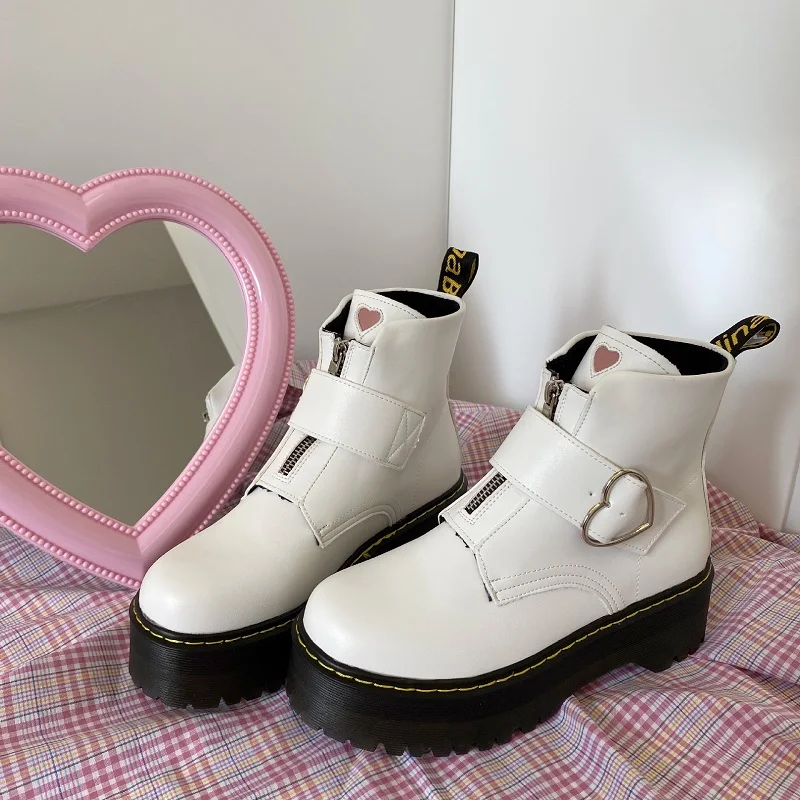 Autumn and Winter Women's Motorcycle Boots, Round Heels and Heart-shaped Combat Shoes, Comfortable New Style, 2021
