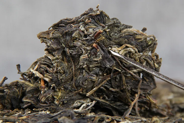 Год Юньнань Старое дерево Shen Pu'er чай Весна Jingmai сырой пуэр чай торт 357 г