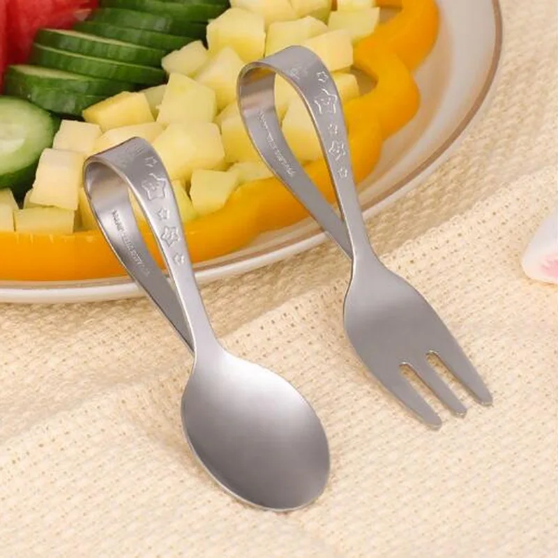 Japan's Familiar training spoon and fork baby food training