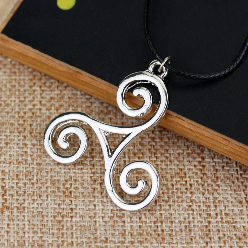 Ожерелья из фильма подростковый волк Triskele Triskelion ожерелье в виде верблюжьего