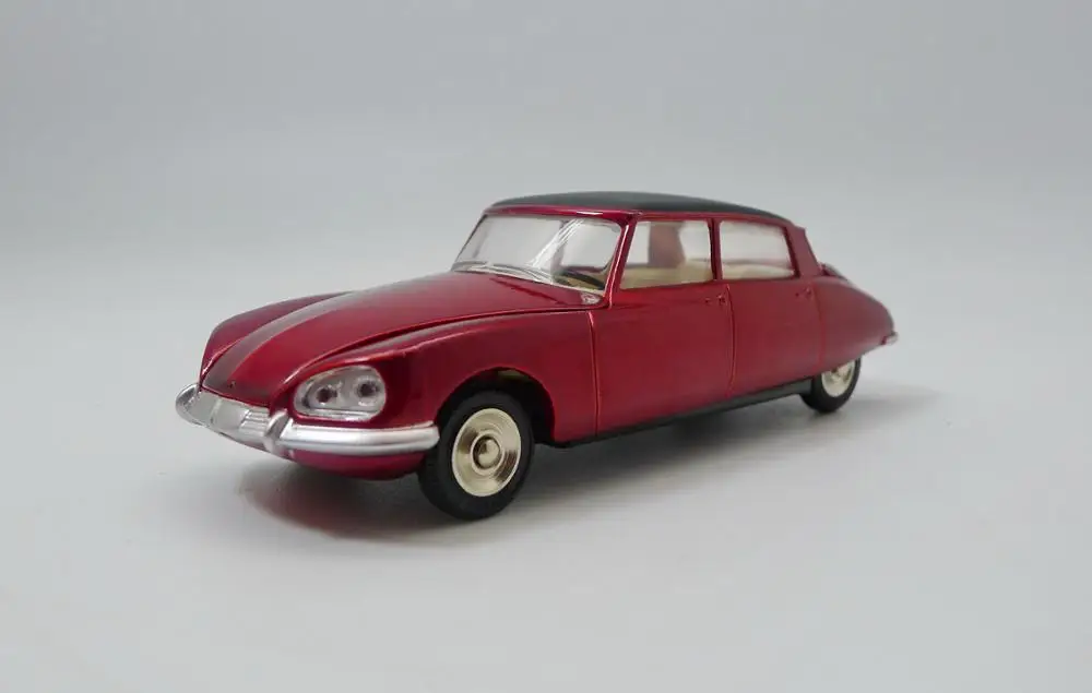 

Atlas Dinky Toys 530 CITROËN DS 23 1:43 Diecast model car