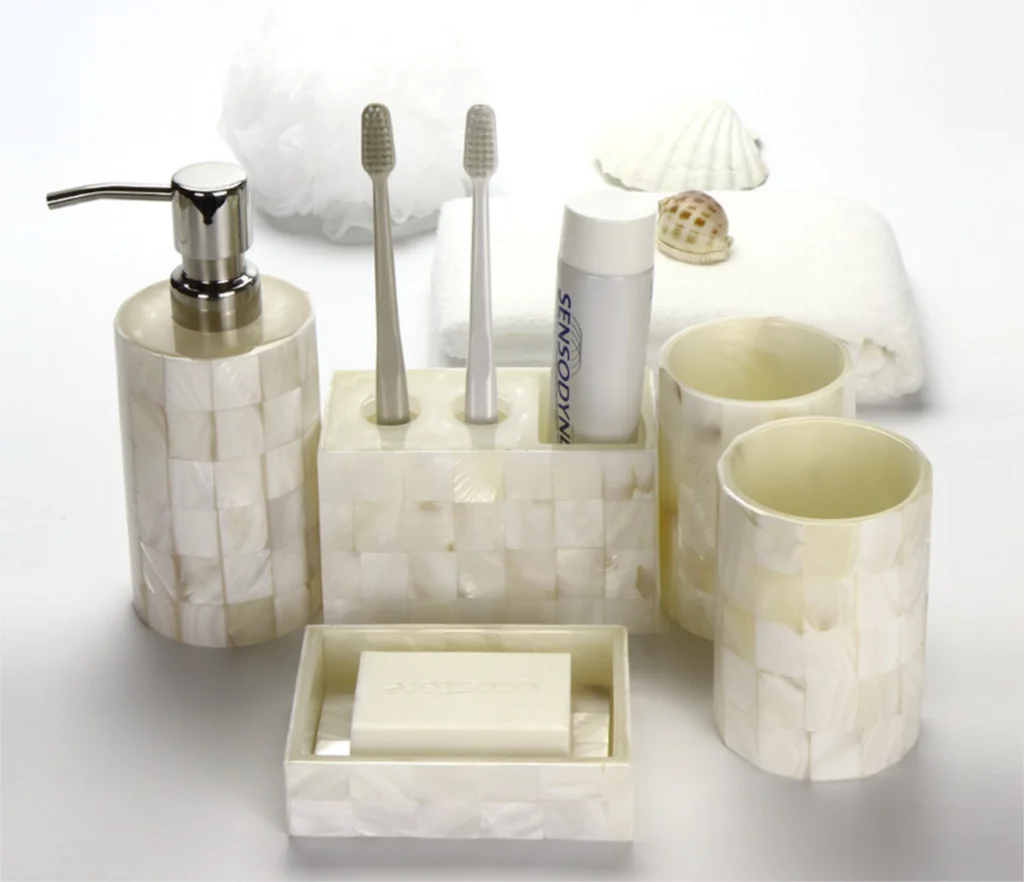

Fashion European 5PCS Shell Toilet Ceramic Bathroom Accessaries Set Toothbrush Holder Soap Dish Lotion Dispenser With TrayLFB293