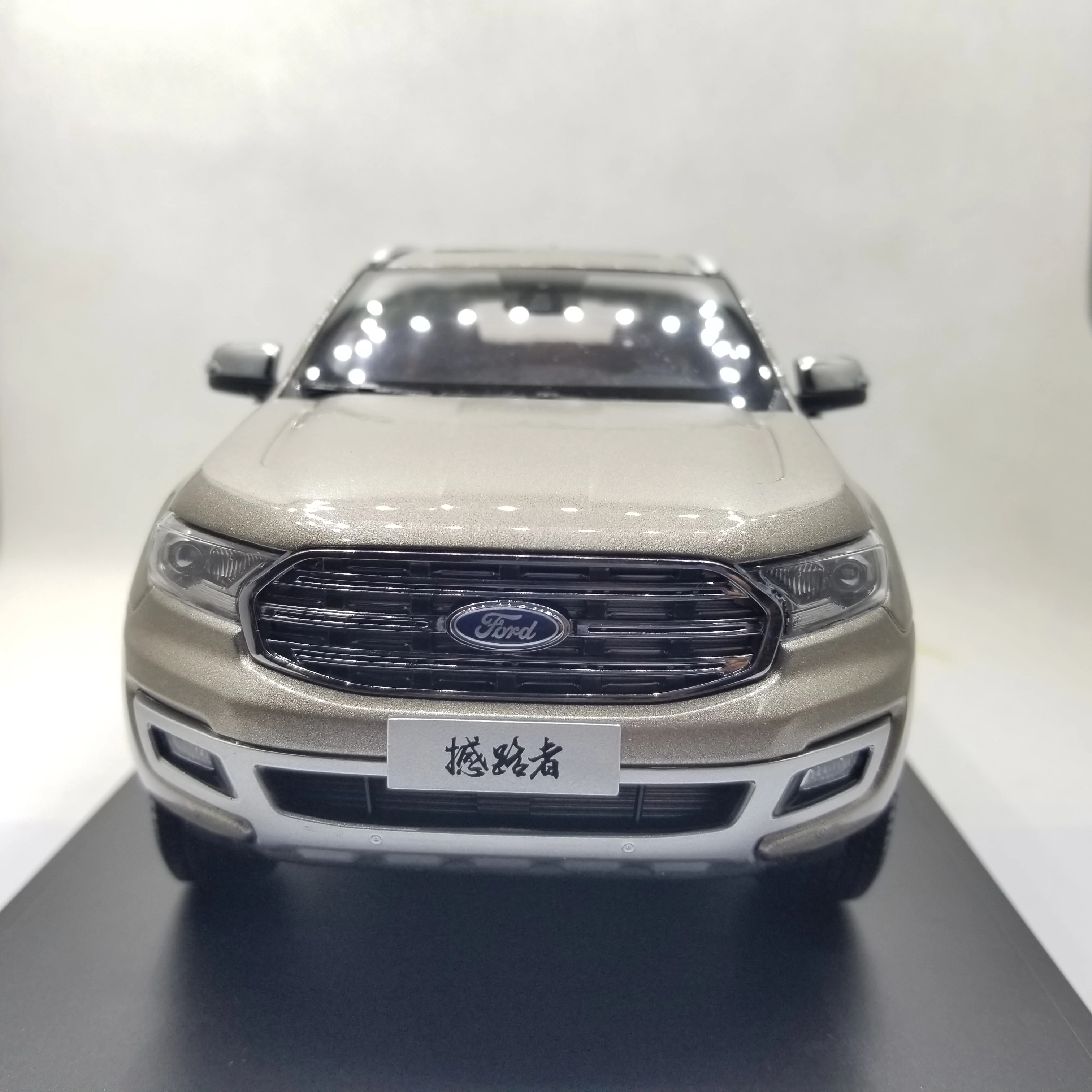 1:18 литая модель для Ford Everest Endeavour коричневый внедорожник игрушечный автомобиль миниатюрная коллекция Подарочная форма Ranger