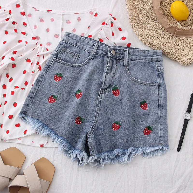 

New Age-reducing Cute Embroidered Strawberry Print High Waist Waist Thin Haired Jeans Shorts Women