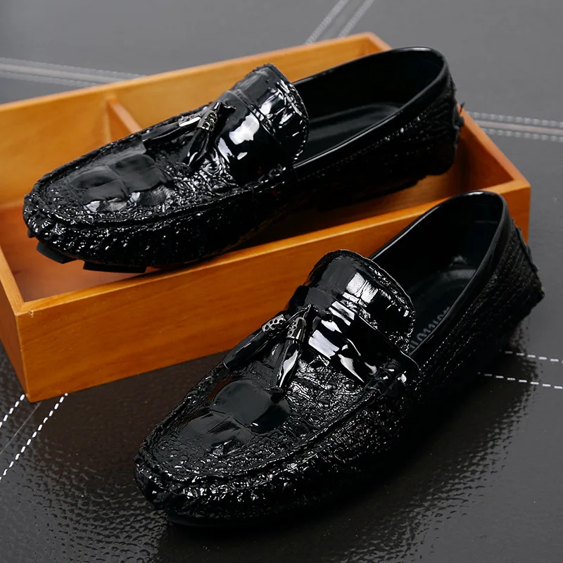 

Spring MEN'S SHOES Moccosins Driving Shoes Low Top Foot Covering Patent Leather Surface Flat Top Shoes England Tassels Casual Sh