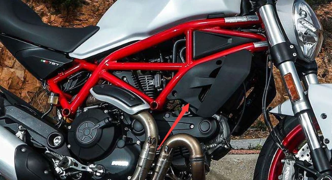 Боковые панели для Ducati Monster 797- полностью из углеродного волокна