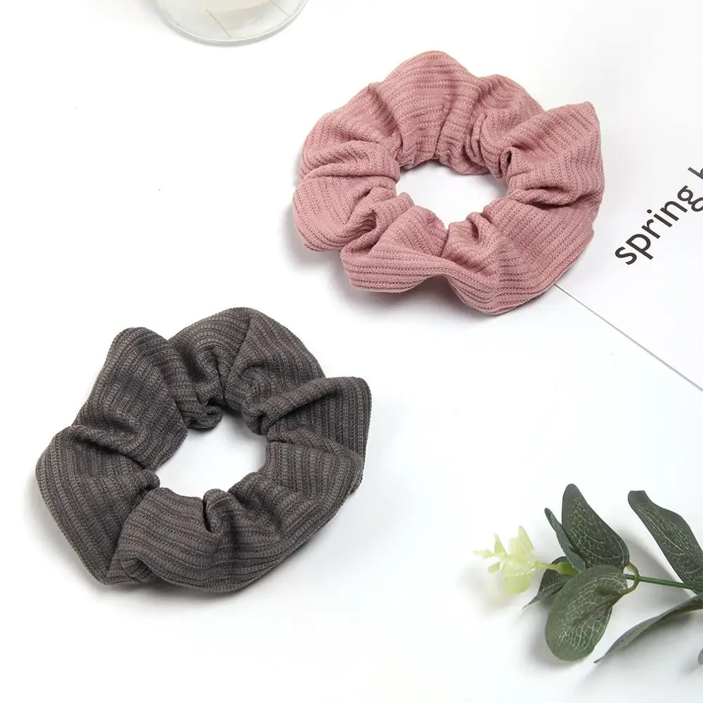 Рисунок 5 - Женская однотонная вязаная повязка