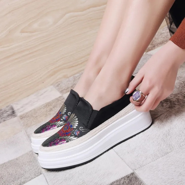 

Shoes Women's Embroidered Loafers round-Toe Thick Bottomed Waterproof Platform Platform Shoes Spring And Autumn Casual Shoes Sli