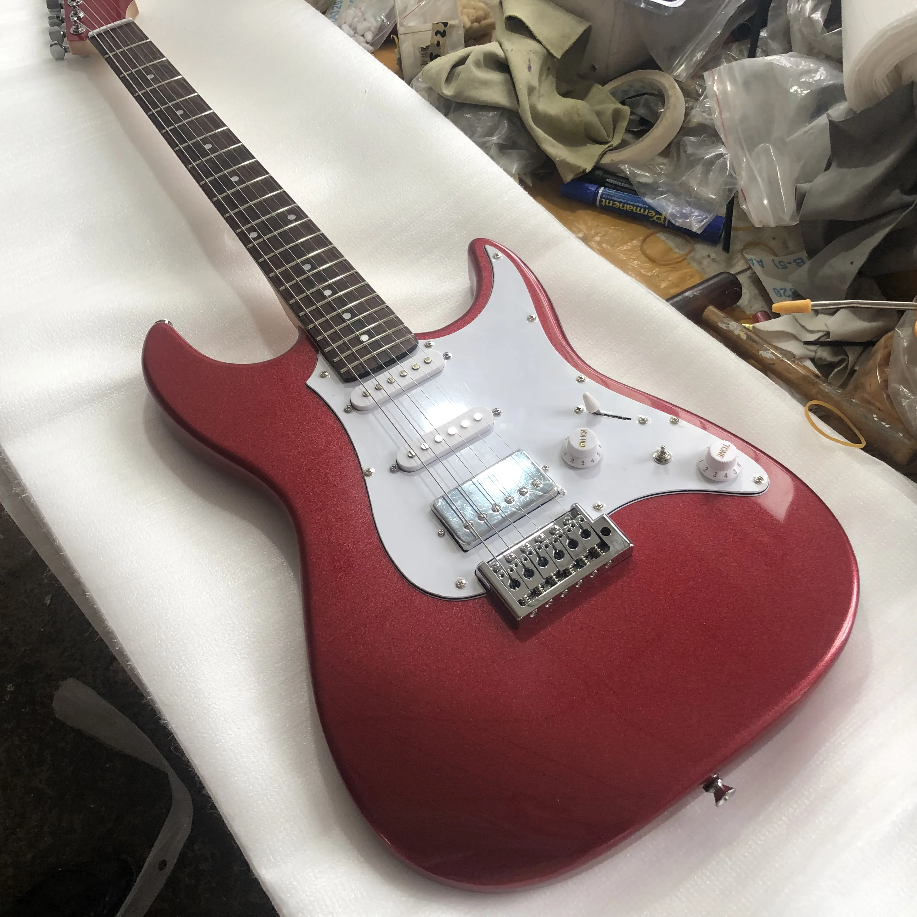 Manufacturer customized 6-string electric guitar with metallic red paint. SSH pickup rose fingerboard shipping costage freight | Спорт и