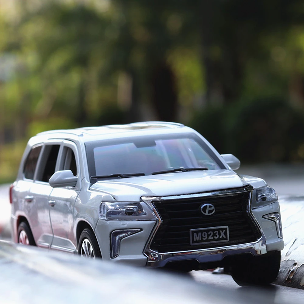 1:24 LX570 автомобилей горячего колеса Модель автомобиля металлический корпус двери можно открыть музыкальная с подсветкой машина литья под давлением игрушка