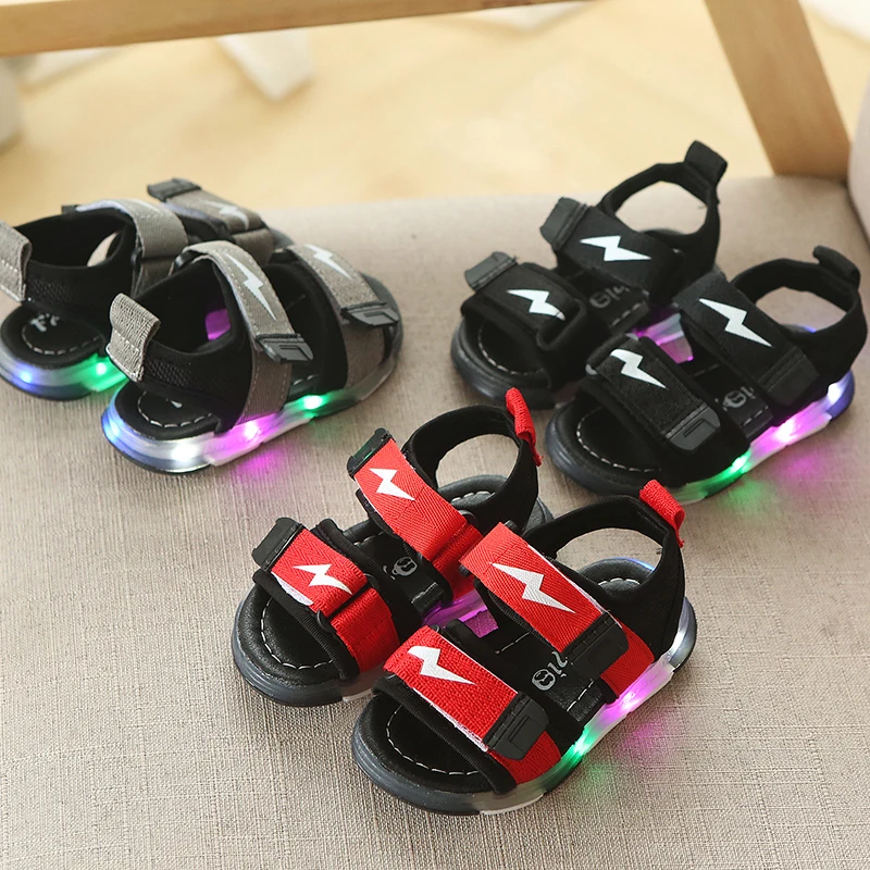 Летние дышащие Нескользящие сандалии из искусственной кожи с подсветкой для маленьких мальчиков и девочек; светодиодный свет