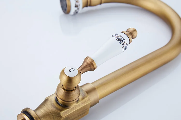 Single Cold Faucet Antique Brushed Brass Tap Basin Sink Faucet 360 Swivel Kitchen Water Crane