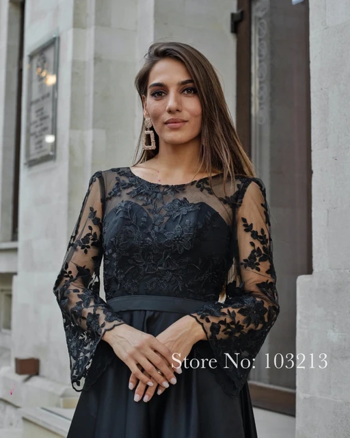 DESIGN - Robe courte à manches évasées avec volants aux épaules et