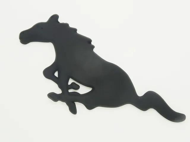 1 PCS High quality 3D Metal Running Horse car emblem logo Front Hood Grille badge Car styling black rear stickers