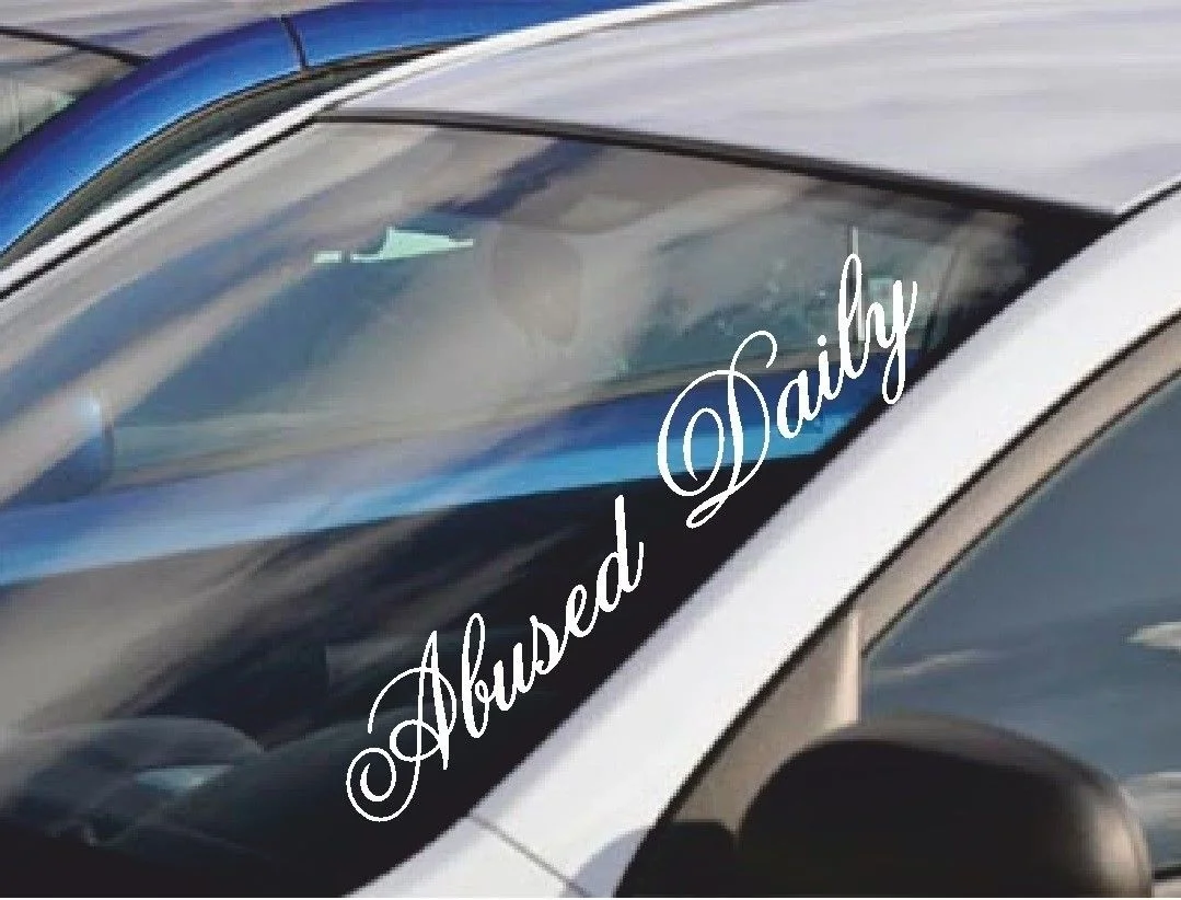 For Abused Daily - 55cm x 11cm Parabrisas Del Coche Adhesivo 11 Colores | Автомобили и мотоциклы