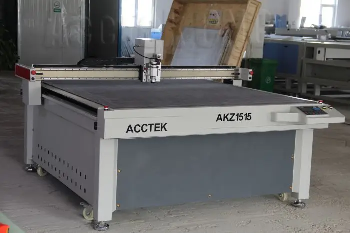 Китай ЧПУ AccTek вибрирующий нож для резки AKZ1515 с сервоприводом для неметаллических кожаных бумажных карт PU