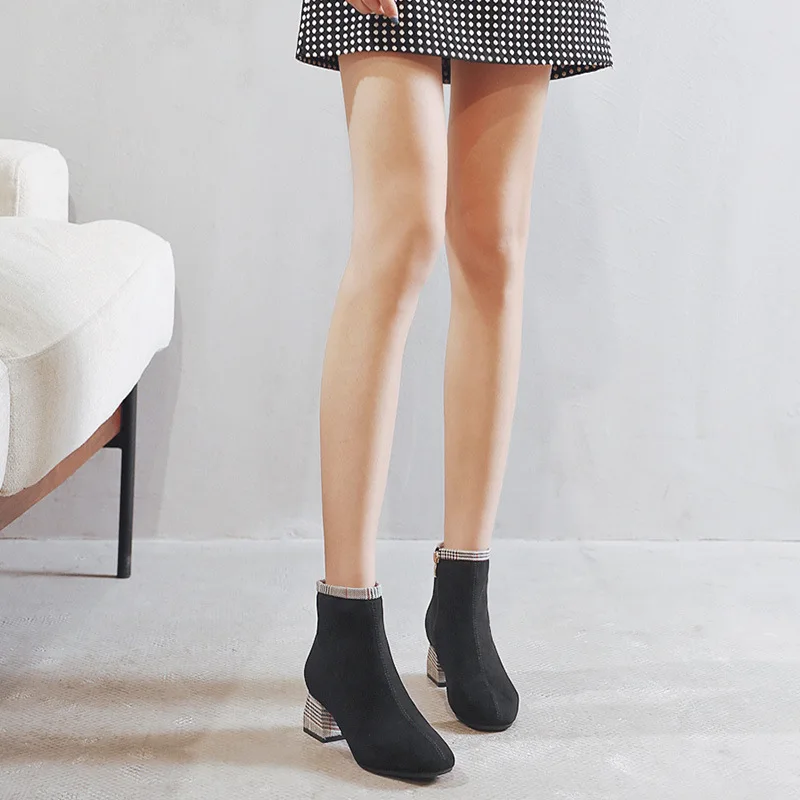 

Red Man Square Head Short Boots Women's Autumn & Winter plus Velvet Semi-high Heeled INS Online Celebrity Thin Boots Women's 201