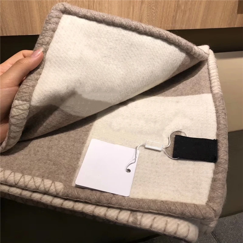 1520G-European-and-American-nobles-luxury-thickening-H-blanket-H-shawl-scarf-thick-air-conditioning-sofa (1)