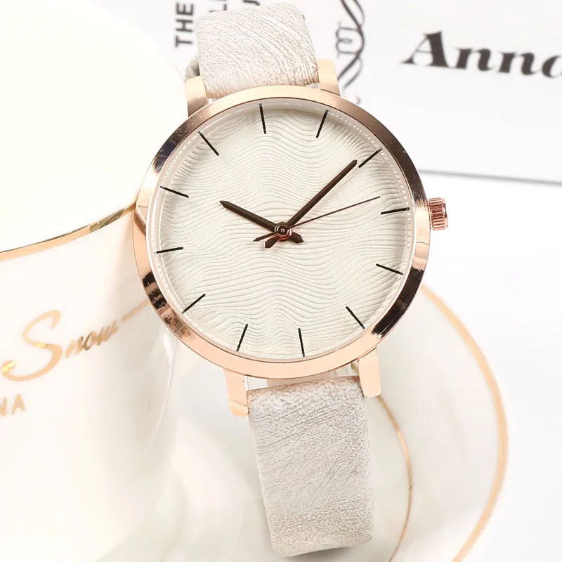 Creative Curved Design Women Watches Fashion Simple Leather Quartz Analog Wrist Watch 2019 top Luxury Ladies 2