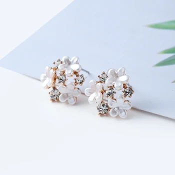 Boucles d'oreilles en cristal pour femmes et filles, goujon de petite fleur, mode coréenne, coquillage évidé élégant, bijoux féminins, doux 1