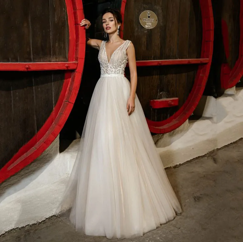 

Eightree Beach Boho Wedding Dress vestido de noiva Gelinlik Bridal Dress Sleeveless Robe de soiree Shiny V Neck Wedding Gowns