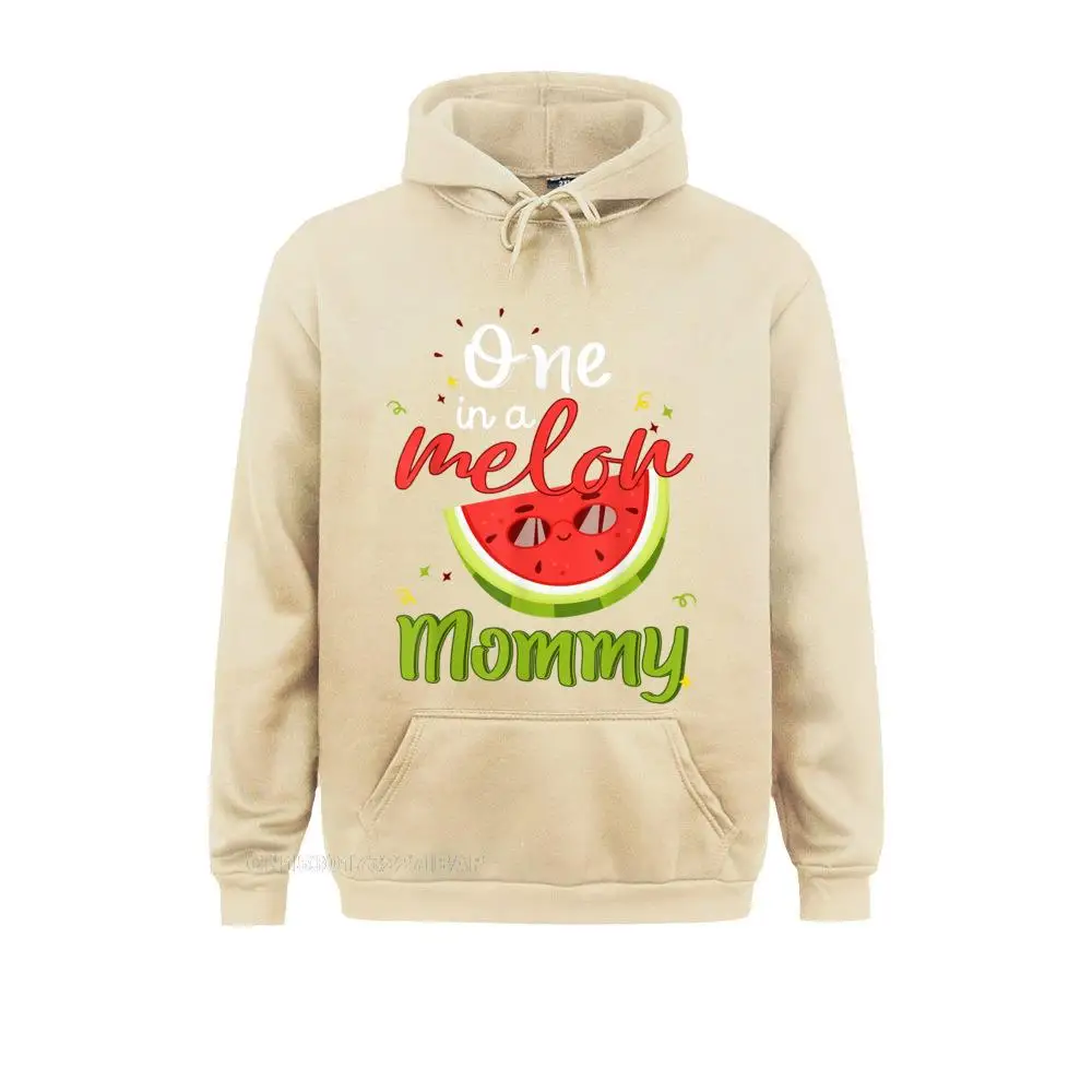 thumbnail image 1 of Sudadera con capucha divertida para hombre y mujer, con diseño de One In A Melon Mommy Sandía, estilo inglés, para el Día de la Madre, 1 of 5