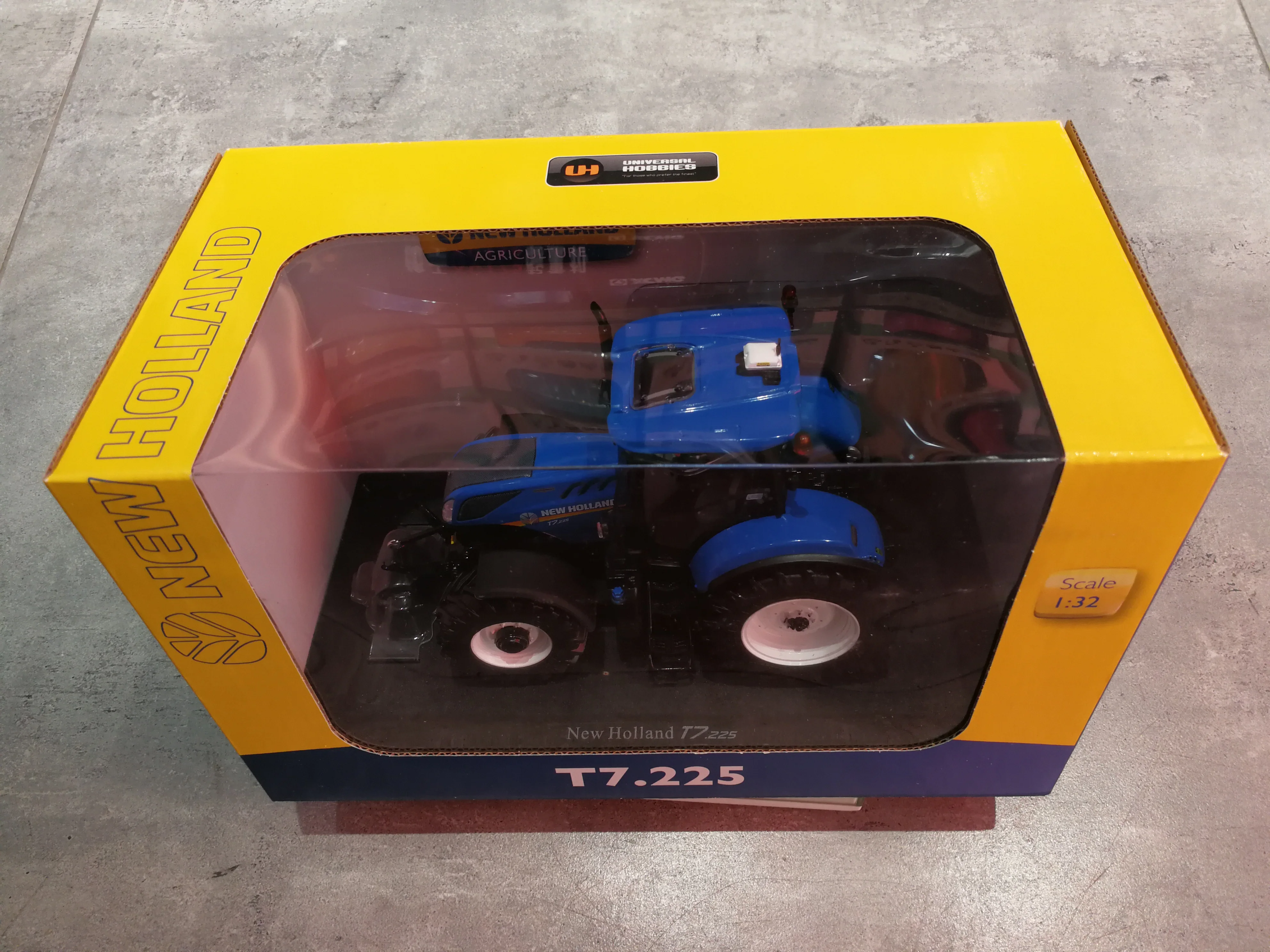 UH 4893 NEW HOLLAND T7.225 Тракторные игрушки|trailer spring|trailer strapskeyring torch |