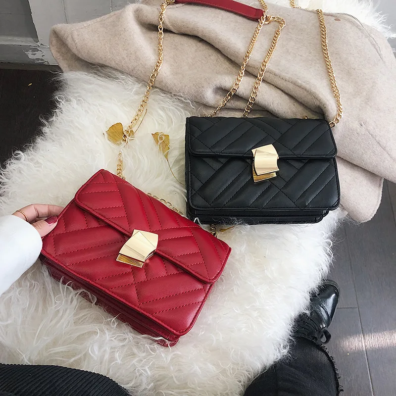 

The New Type of Women's Bag with Three-dimensional Small Square Bag Lock Button and One Shoulder Slant