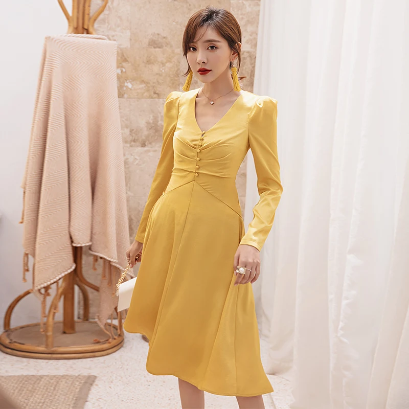 YIGELILA Autumn New Fashion Yellow Vintage Dress V-neck Full Sleeves With Button A-line Puff Mid-calf 65313 | Женская одежда