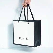 500 шт./лот, белая бумага и черные края, простой дизайн, модная бумажная хозяйственная сумка на заказ, сумка-тоут для ювелирных изделий и подарков