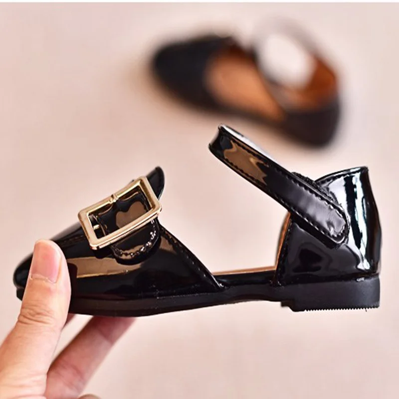 Черные ботинки школьные для девочек Африка рынок детское праздничное платье