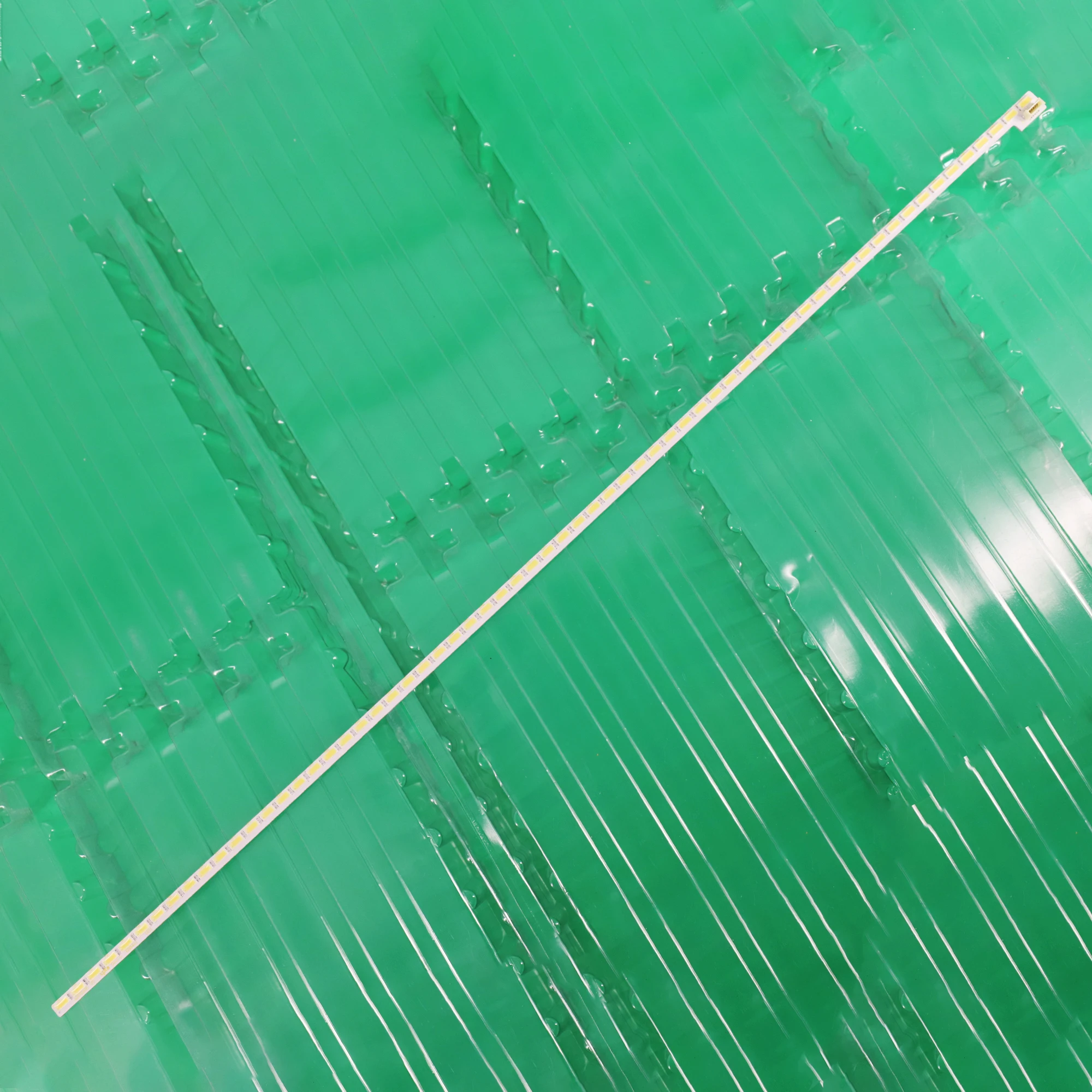 Рисунок 5 - Светодиодная лента для подсветки LG Innotek 42 дюйма