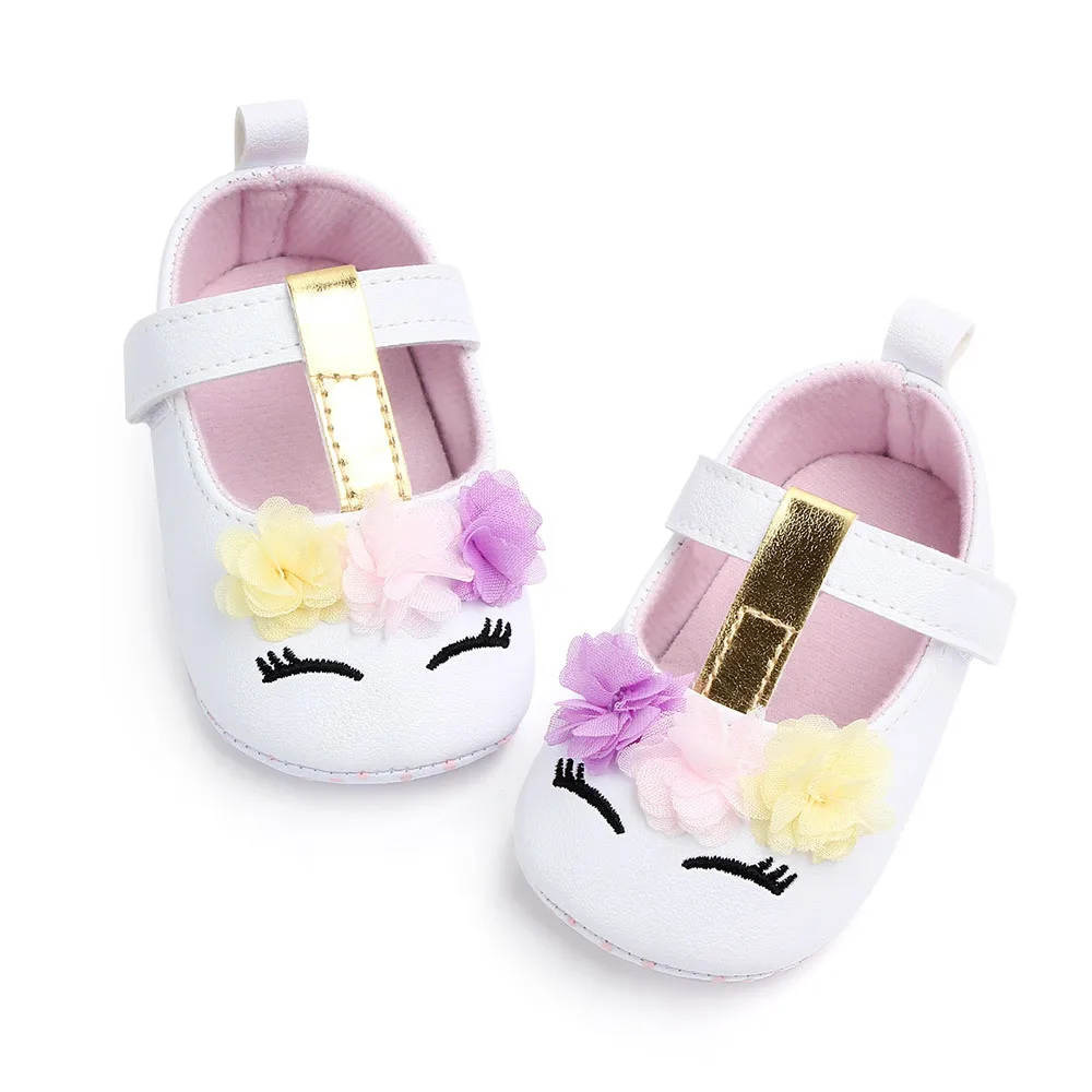 Ботинки единорог с цветочным принтом для новорожденных девочек; обувь из мягкой искусственной кожи; обувь с подошвой для кроватки; сезон весна-осень; для детей 0-18 месяцев
