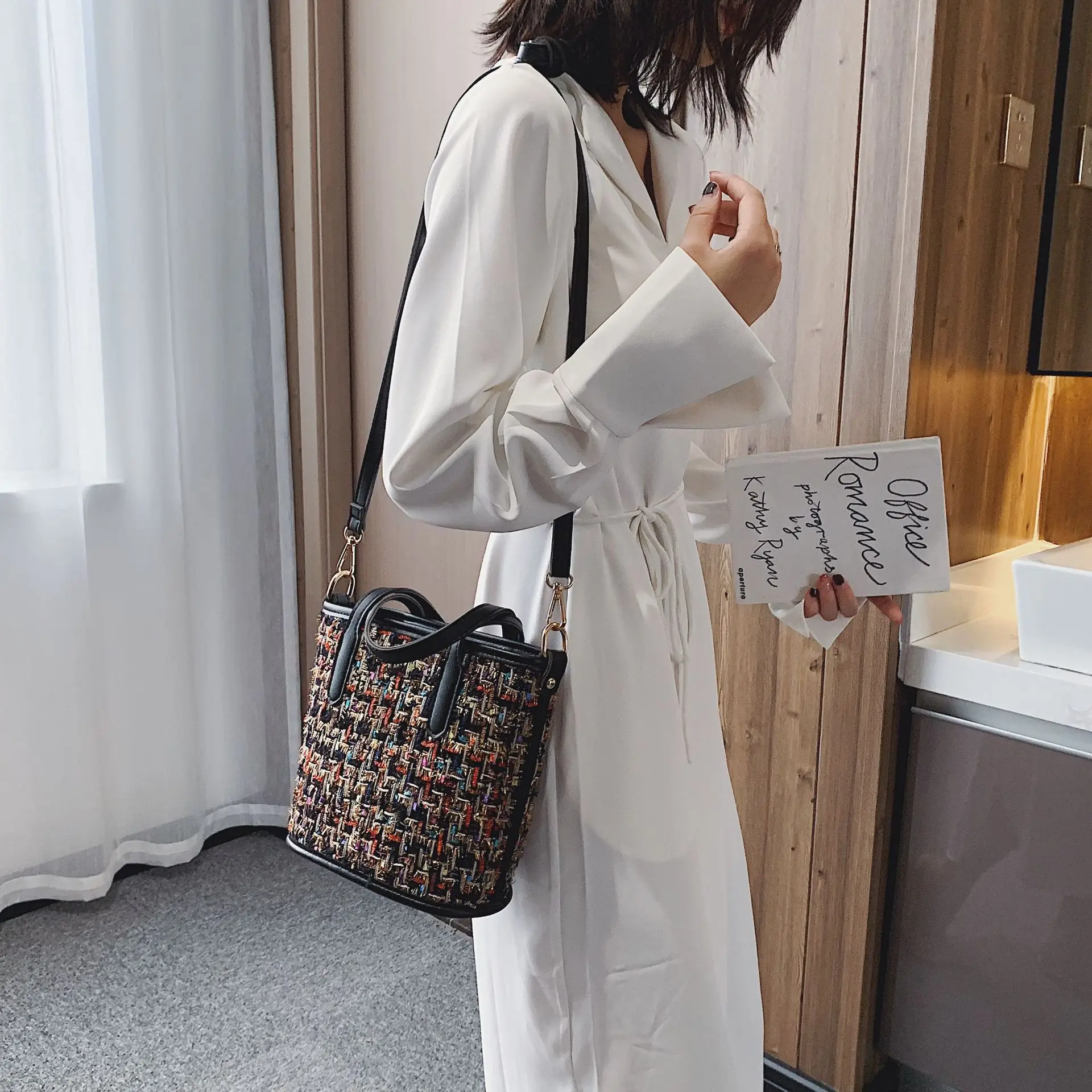 

Large Capacity Bag Women's 2019 New Style Casual Fashion Woolen Cloth Hand Large Bag Versatile Shoulder Bucket Bag Fashion