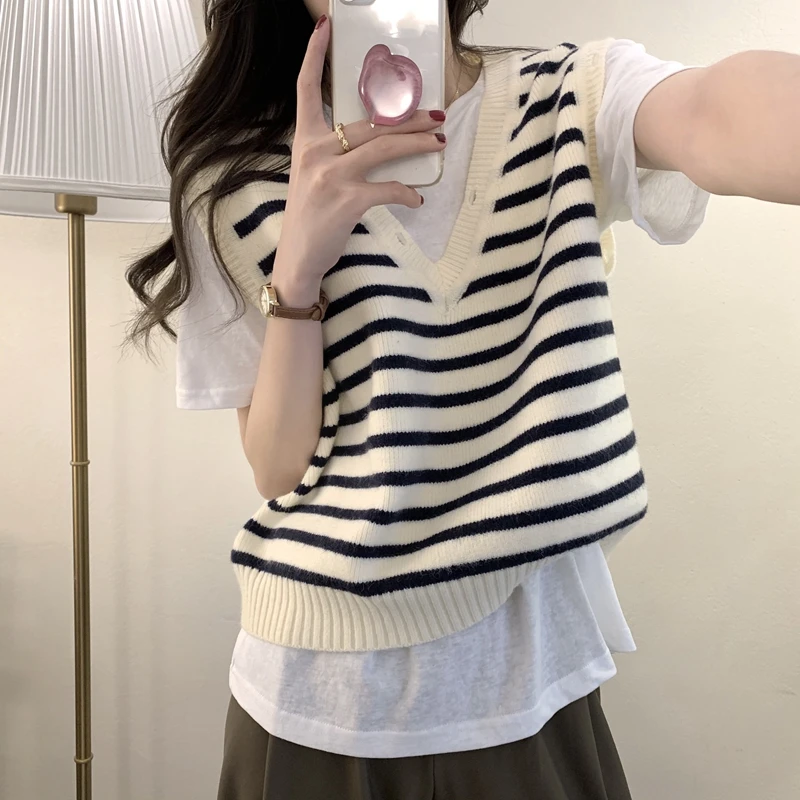 

Striped Vintage Sweater Vest Women Y2k Tops Knit V-Neck Sleeveless Casual 2021 Korean Fashion Black Beige Pullovers