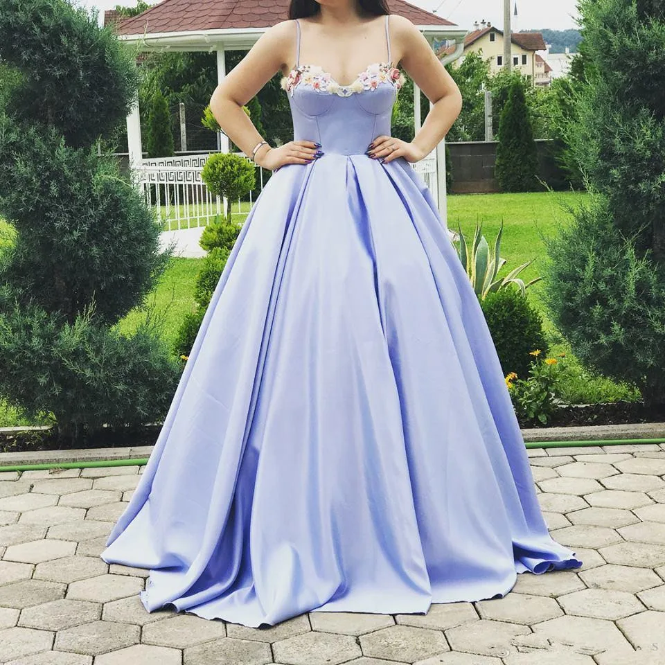 Spaghetti Strips Prom Dresses Sweep Train Long Special Occasion Party Gowns Pleated Floral Appliques Evening Party Gown - Цвет: same as picture