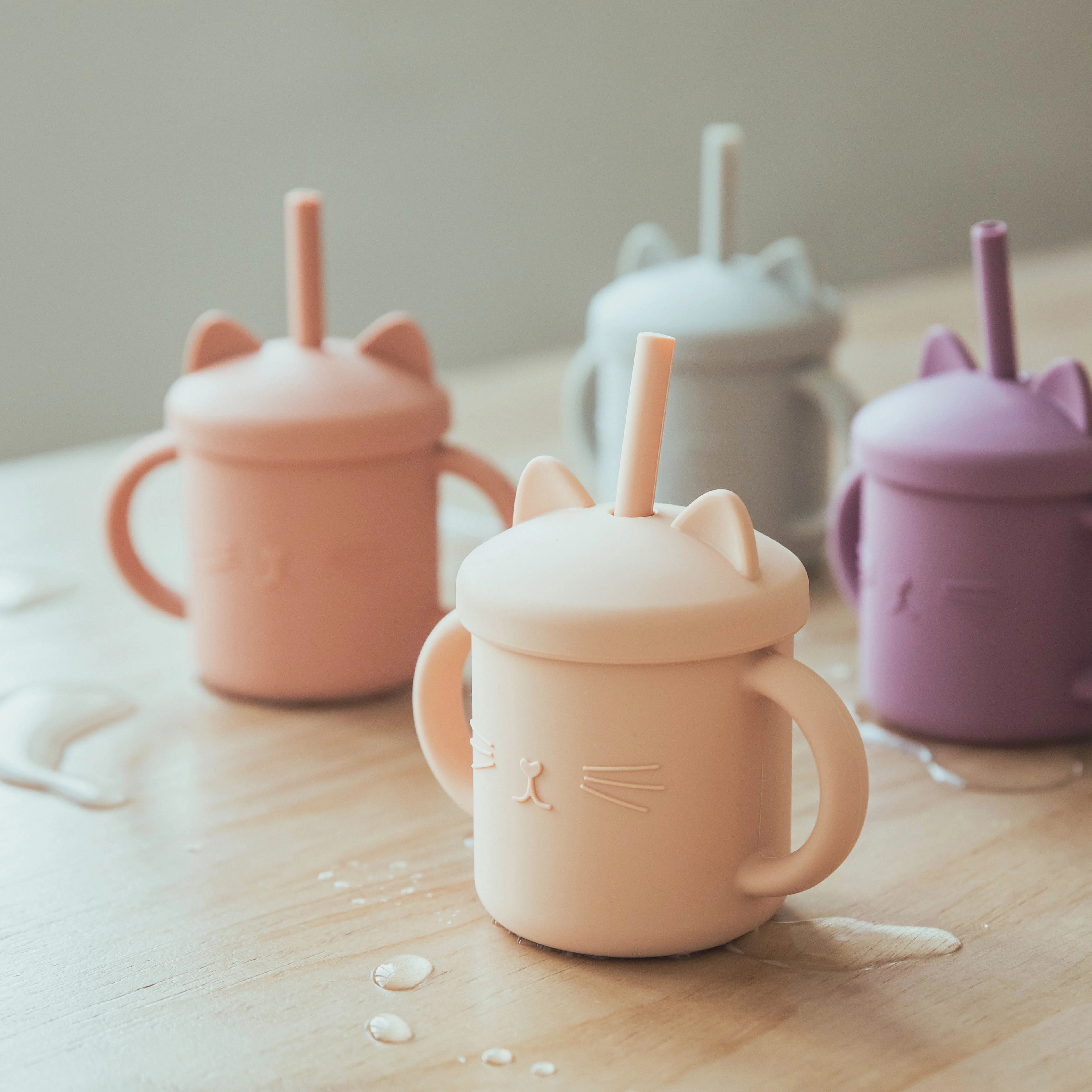 2021 nuevo bebé copas de silicona bebé de aprendizaje pajita para beber de la Copa de grado de alimentos de los niños antideslizante con mango de taza de agua libre de BPA