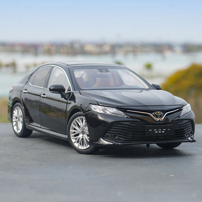 Модель автомобиля Toyota Camry коллекция 1/18 8 поколение литой Сплав игрушки для детей