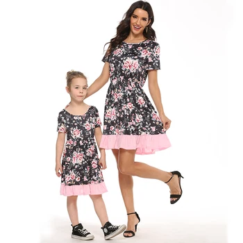 

2020 Twinning Mother And Daughter Short Sleeve Dress Mommy And Me Floral Patchwork Matching Clothes Dresses Summer Family Look