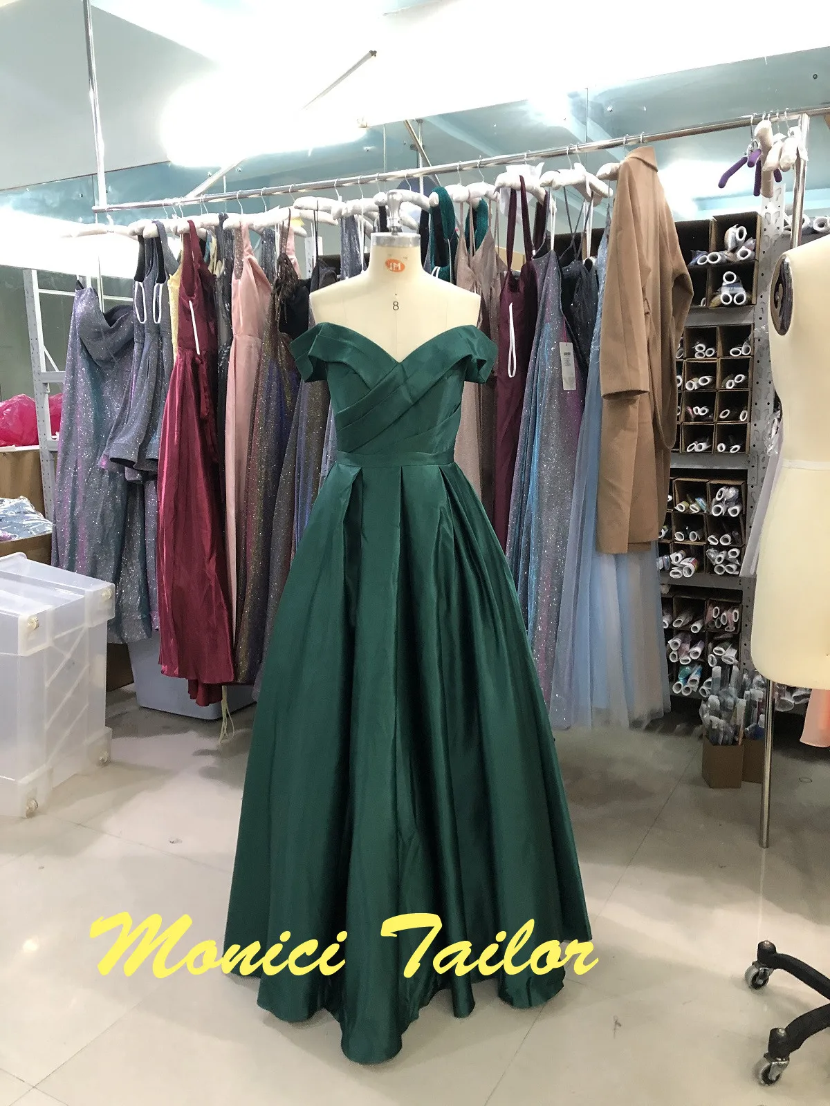 

Hunter Green Long Satin Evening Dress 2024 Strapless fashion elegant beaded Puff luckgirls Bandage dress mocini tailor