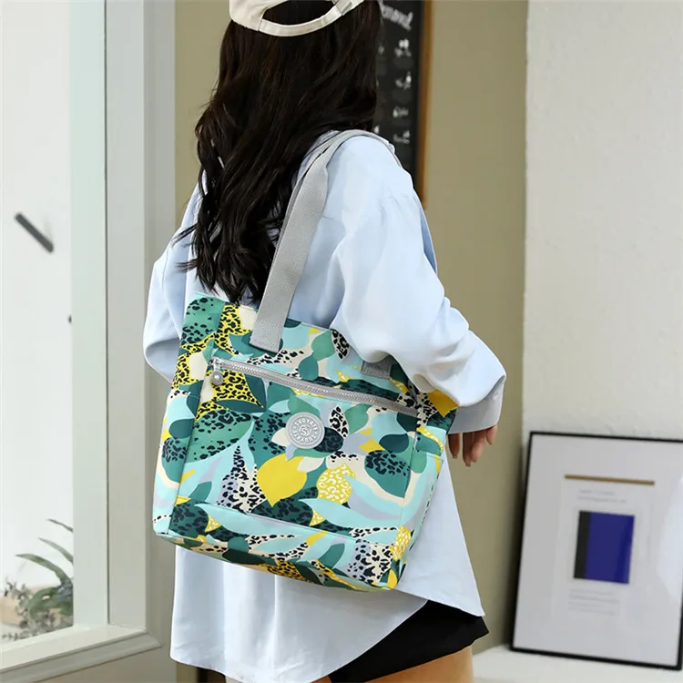 2021 New Nylon Large Capacity Summer Ladies Beach Shoulder Bag Woman Designer Handbags Youth Ladies Bags Tote Ladies Casual Bag