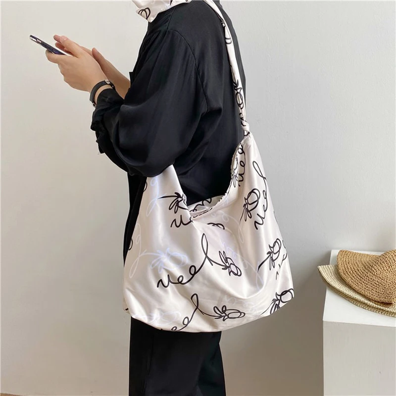 

2020 Hot Ins New Middle Women Frenal Bag Female Printed Handbag Smooth Lace Up Strap Bag Lady Shoulder Bag Korean Youth Tote Bag