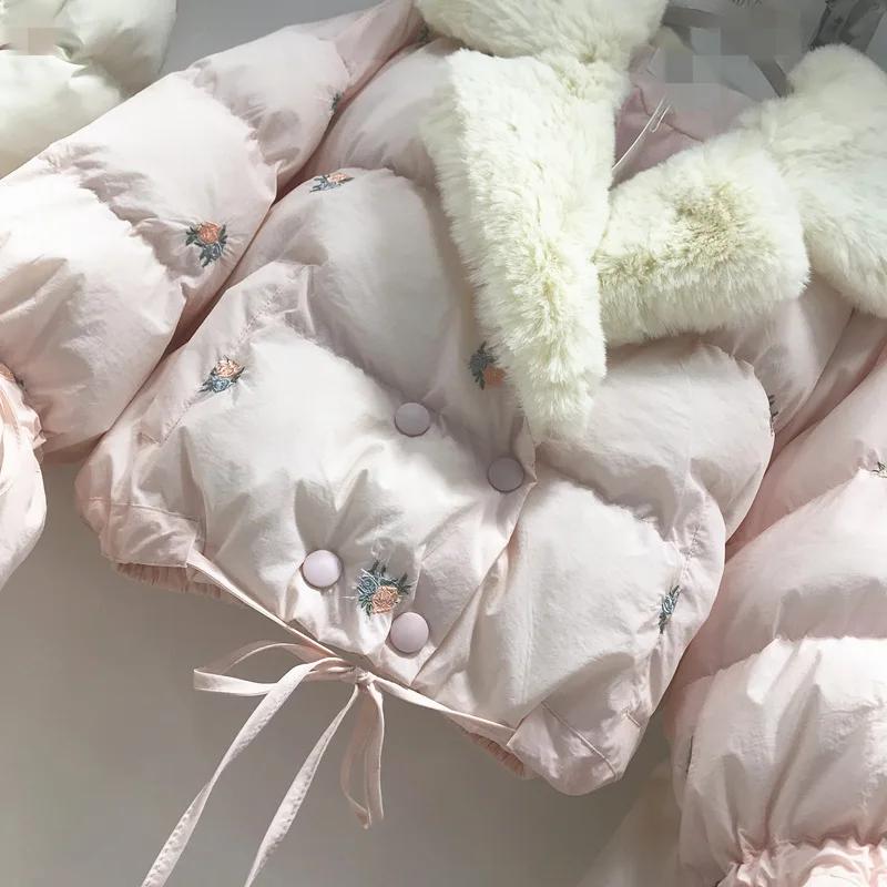 Новинка, зимняя куртка с хлопковой подкладкой, Женская куртка с коротким рукавом, с вышитыми цветами, утепленная куртка, теплая верхняя одежда для студентов