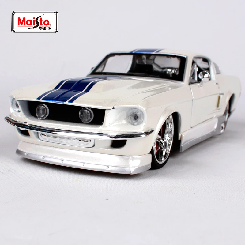 Maisto MODELLINO in Scala Compatibile con Ford Mustang GT 1967 Red 1:24 MI31260R 