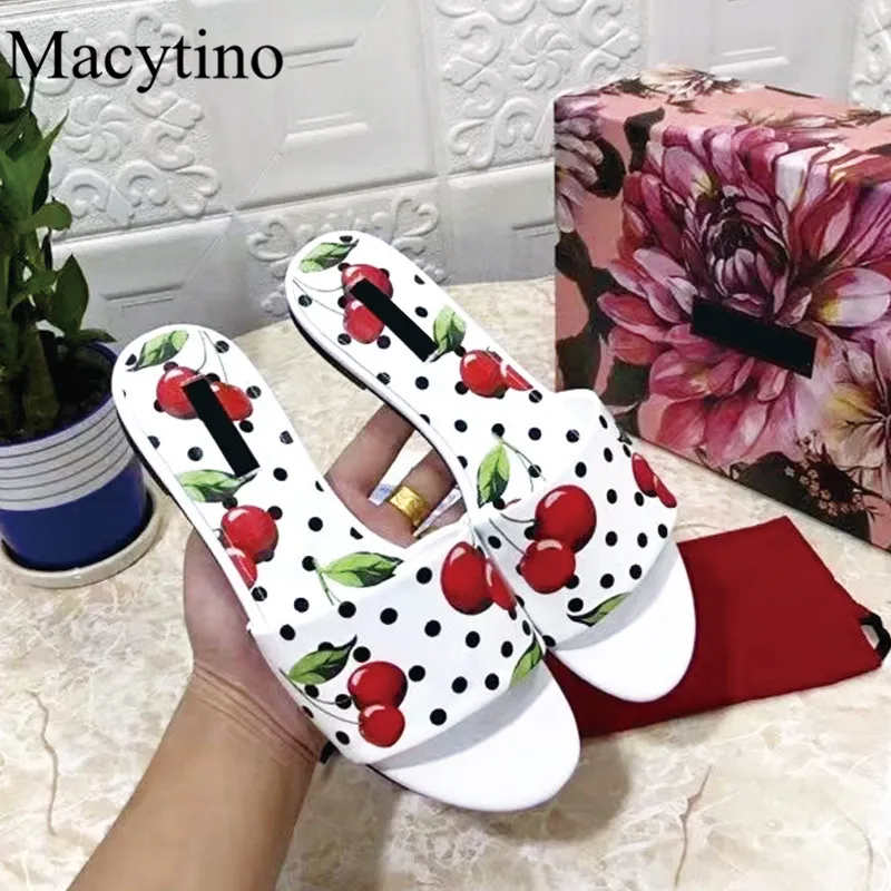 

New Printed Decorative Ladies Flat Shoes Summer Round Toe Shallow Mouth Thick Heel Flat Shoes Fashion Party Slippers